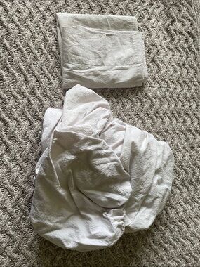 Pale pink | 100% Egyptian cotton textured twin sheet fitted and pillow case